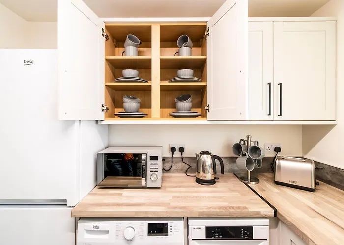 Wow! Seaview Beach Apartment Sleeps 6-Free Parking